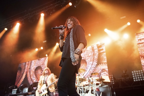 Jeff Keith, of Tesla, performing